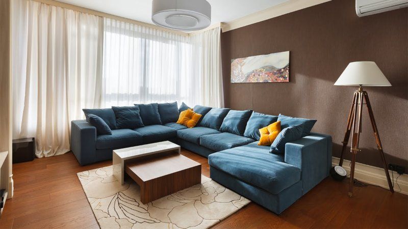 Использование коричневых стен в разных стилях